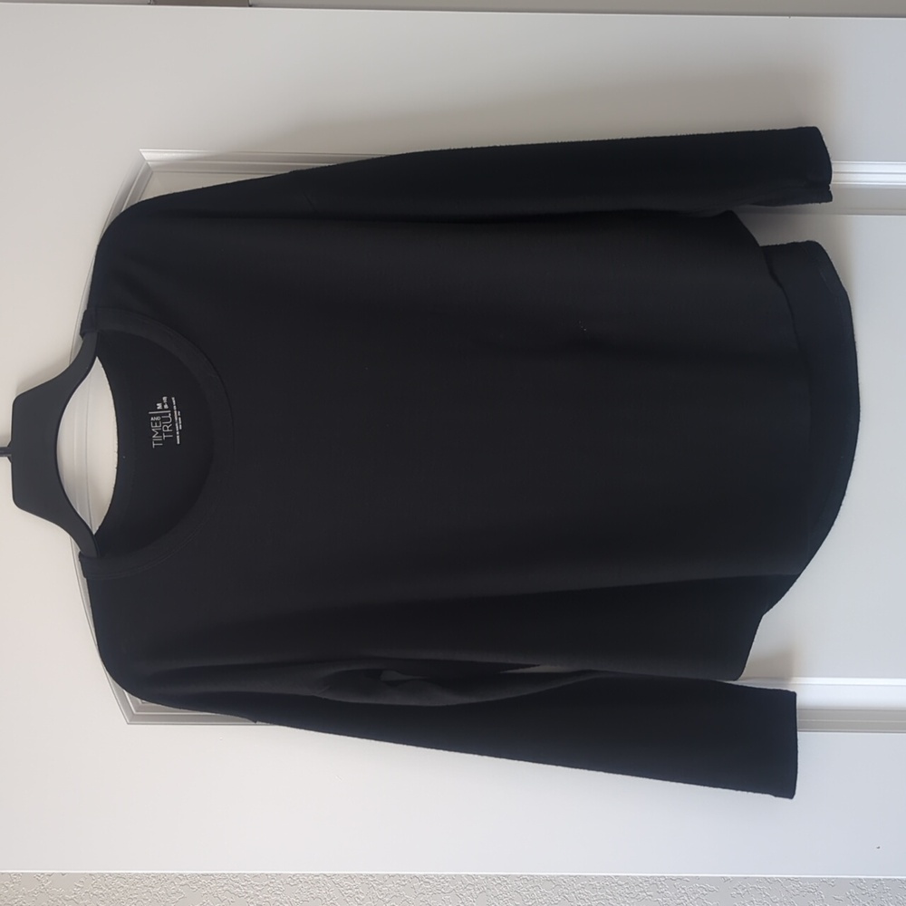Time and Tru Black Crewneck Long Sleeve Top